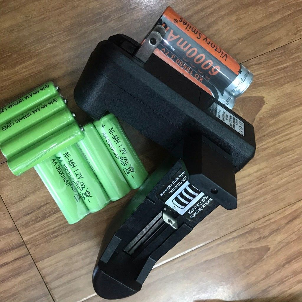 sạc pin 18650 3.7v có đèn báo tự ngắt