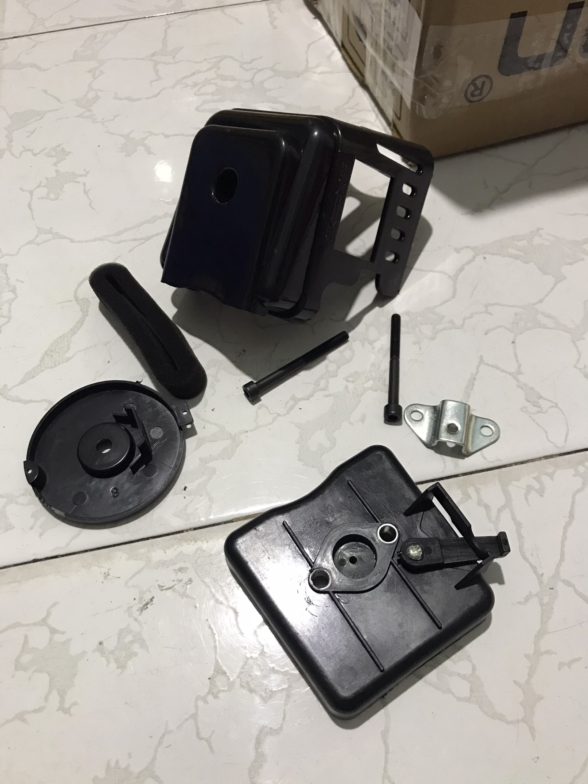 ( HỘP) LỌC GIÓ ( POE) MÁY CẮT CỎ 2 THÌ 330/430