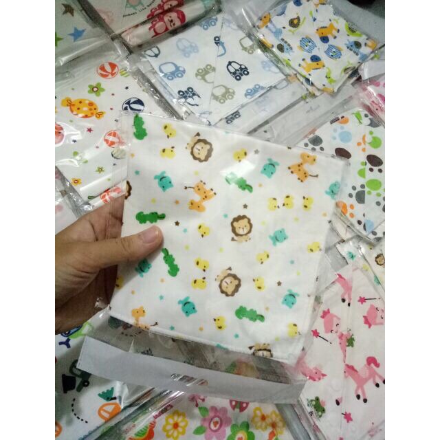 Khăn Yếm Tam Giác Cotton Có Cúc Bấm Cho Bé