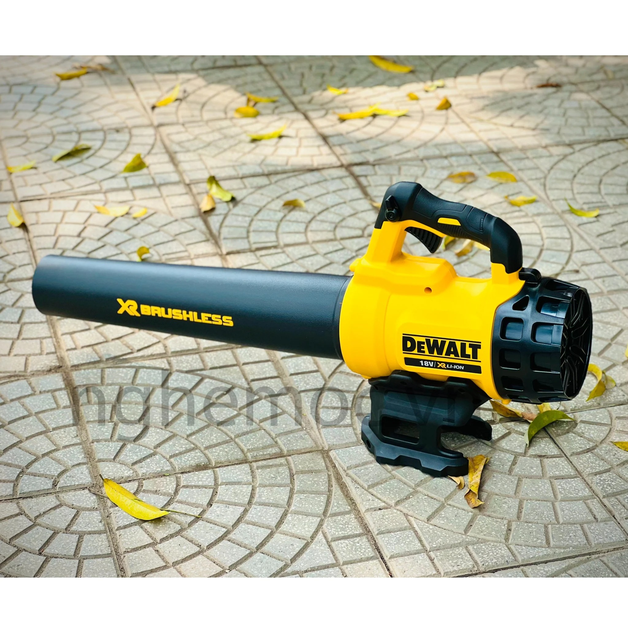 Máy thổi bụi dùng pin 18-20v Dewalt DCM562