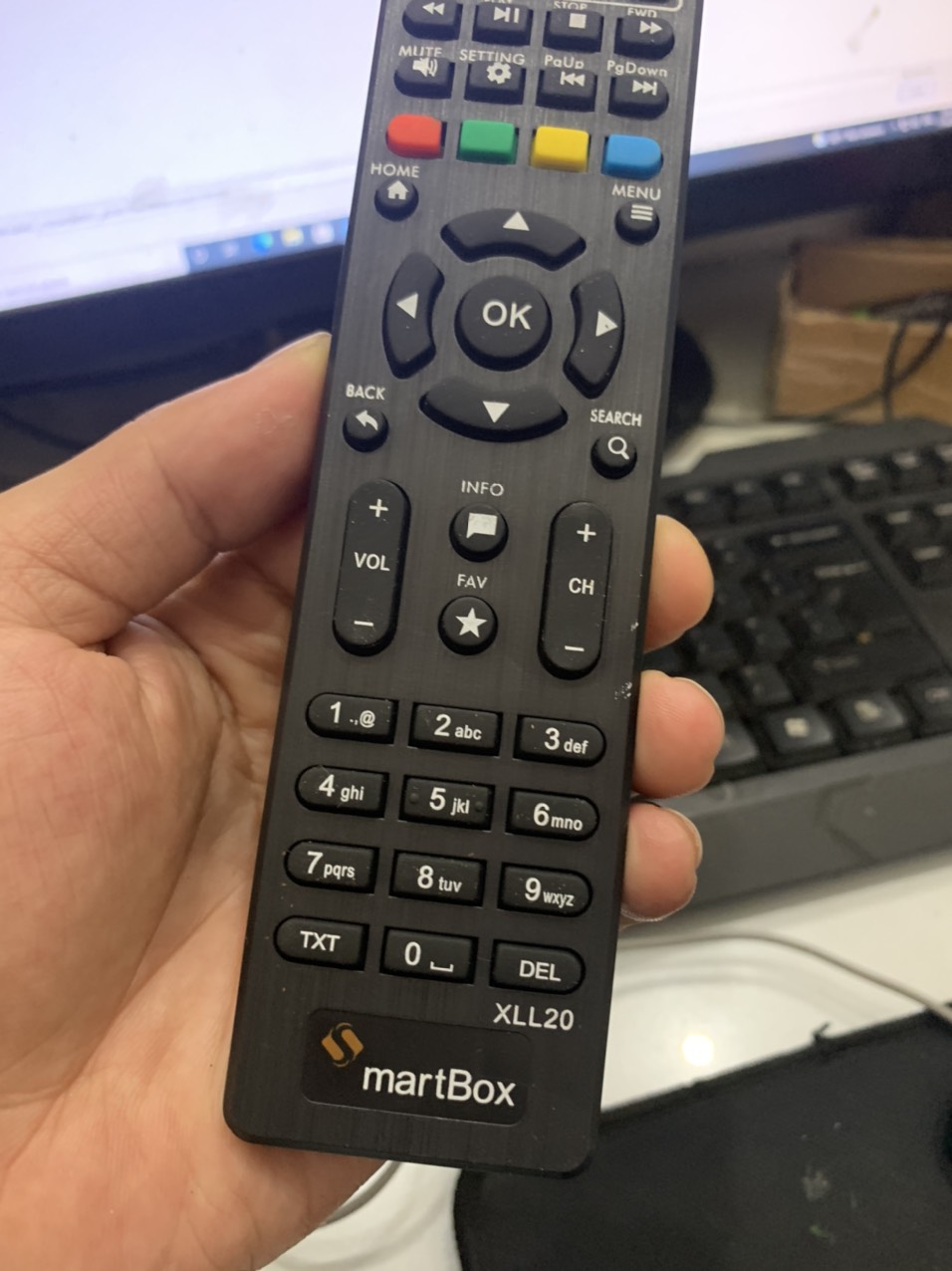 [HCM]Điều khiển FPT Playbox 2018 và đầu VNPT SmartBox