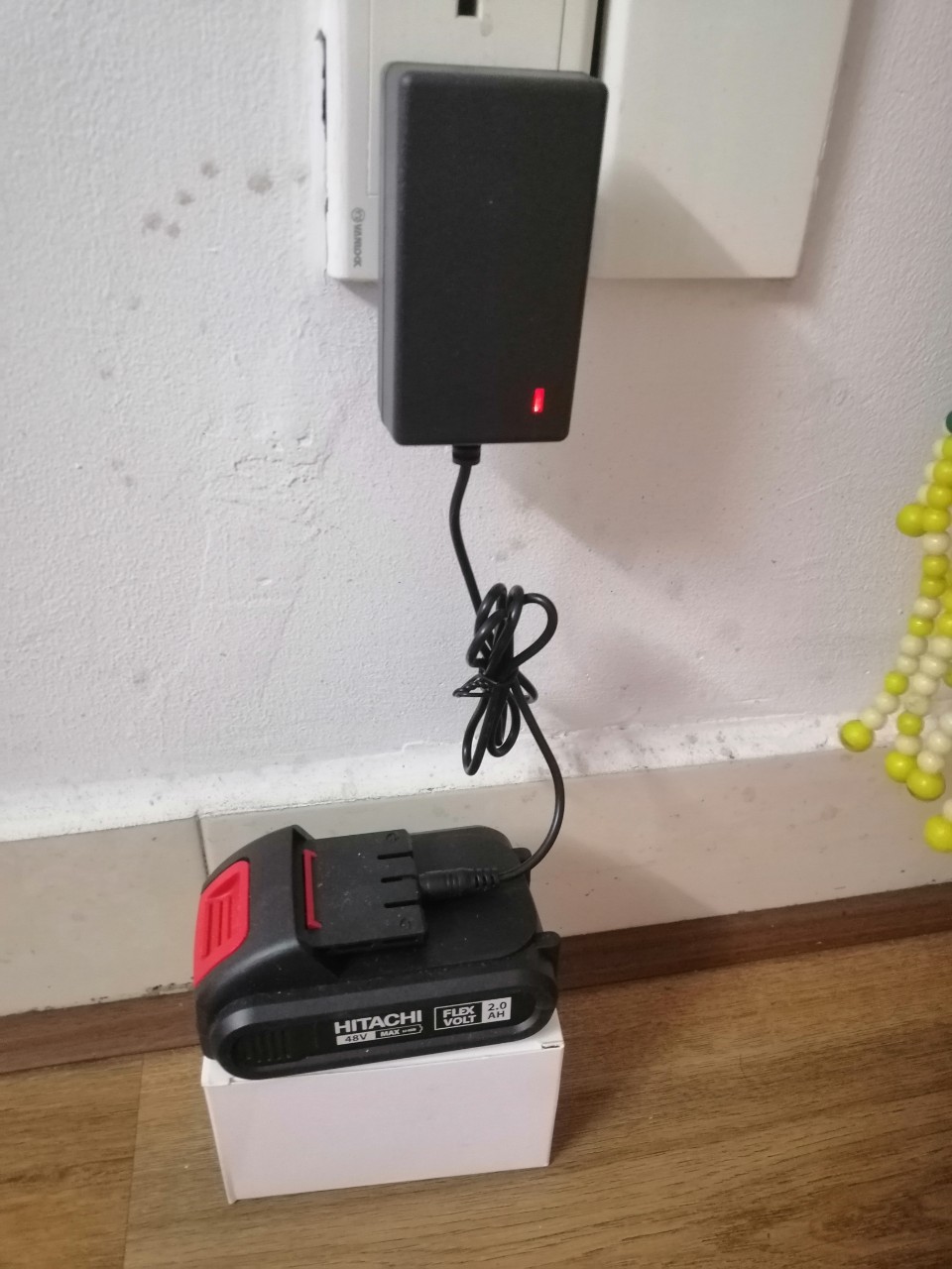 Sạc 21v-1a dùng cho máy khoan pin hitachi 21v-24v-26v-36v-48v