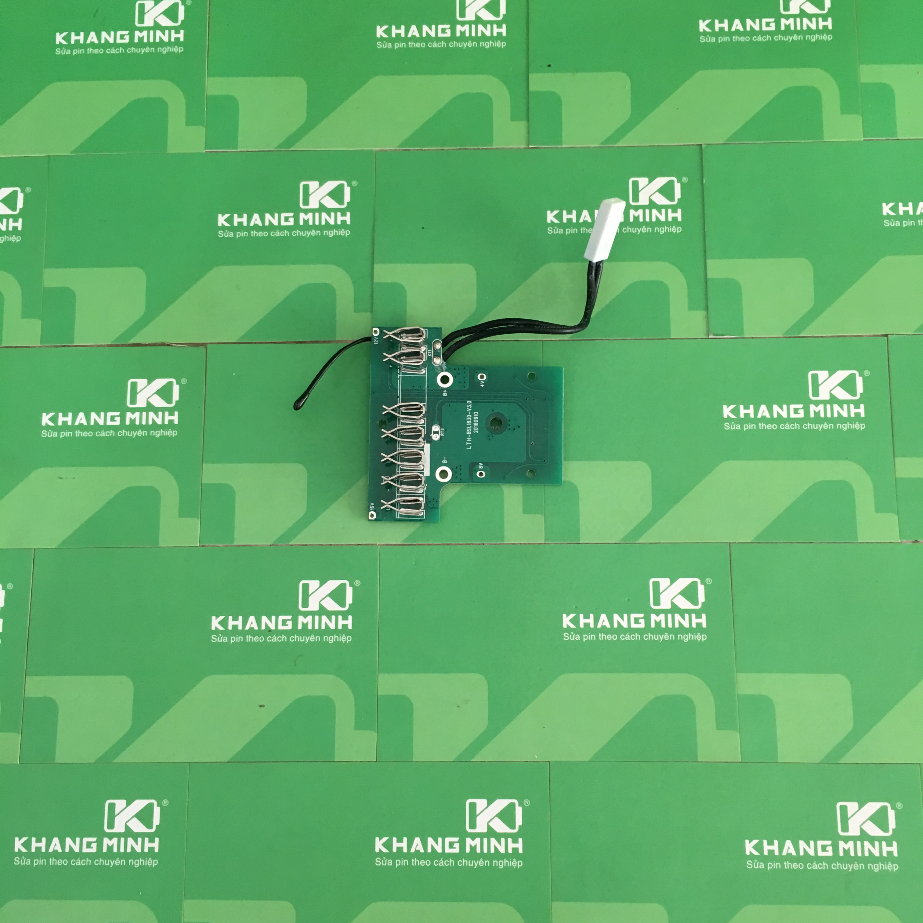 Mạch pin Hitachi 18V 5S sạc và bảo vệ pin Hitachi 18V nhận sạc zin.