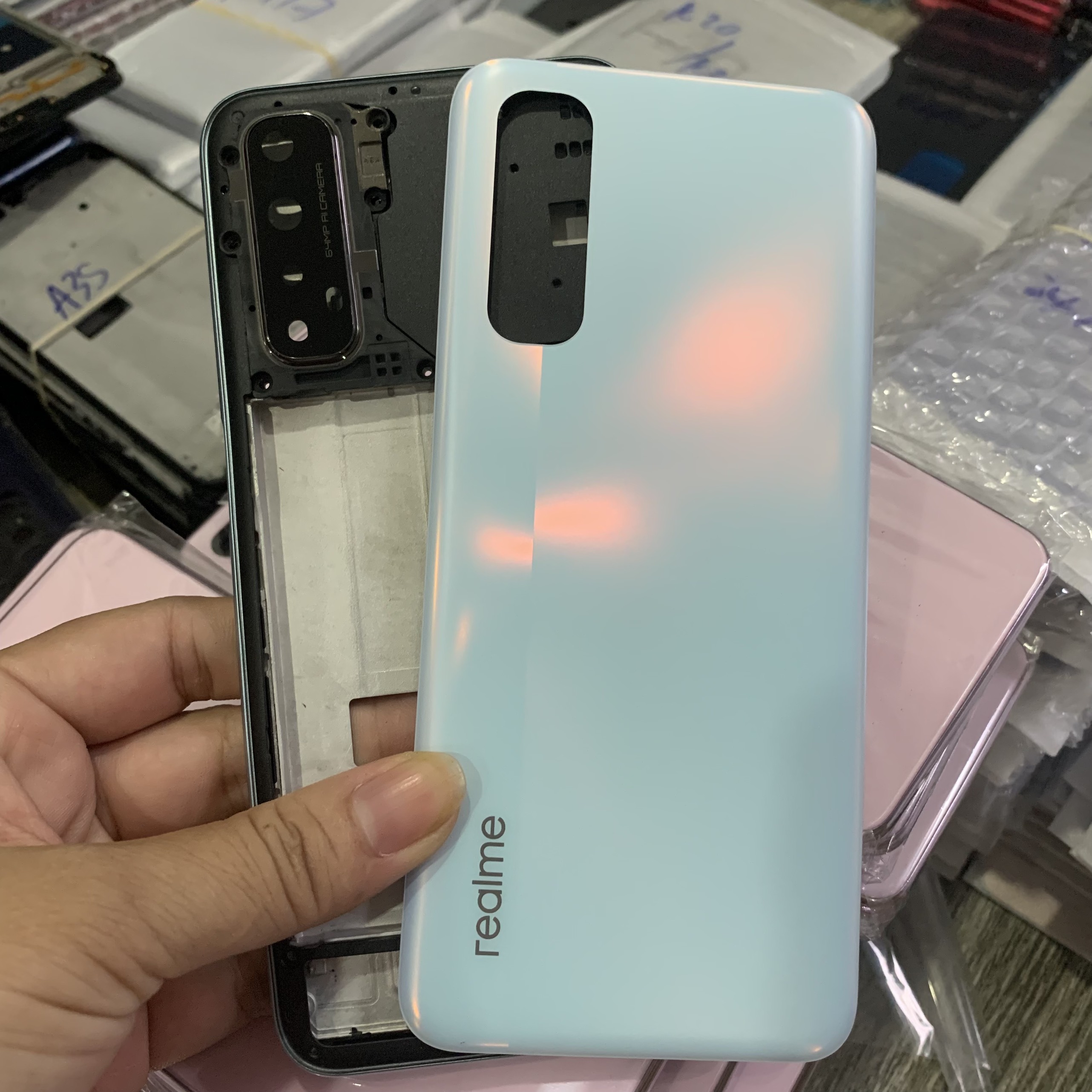 Bộ vỏ realme 7 zin có kính cam ( tặng khe sim)