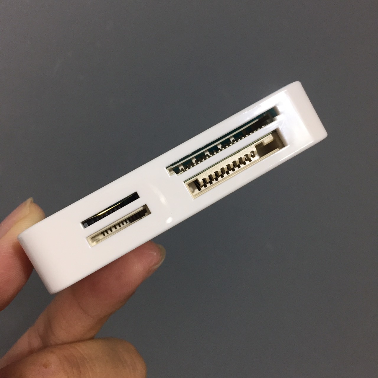 Đầu đọc thẻ nhớ đa năng chuẩn USB2.0 Pisen TS- E069