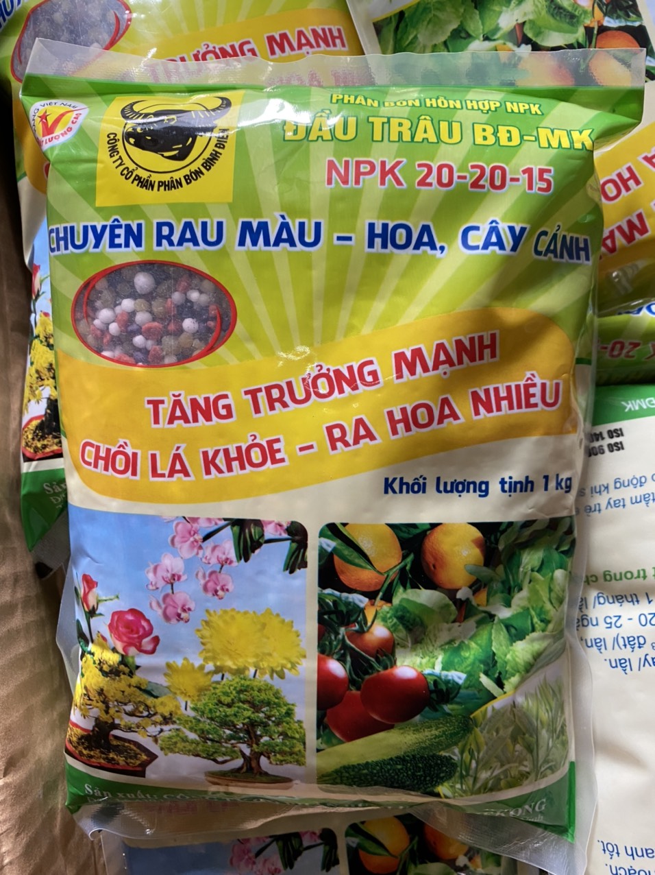 Phân bón npk đầu trâu 20-20-15 chuyên dùng cho hoa & cây kiểng