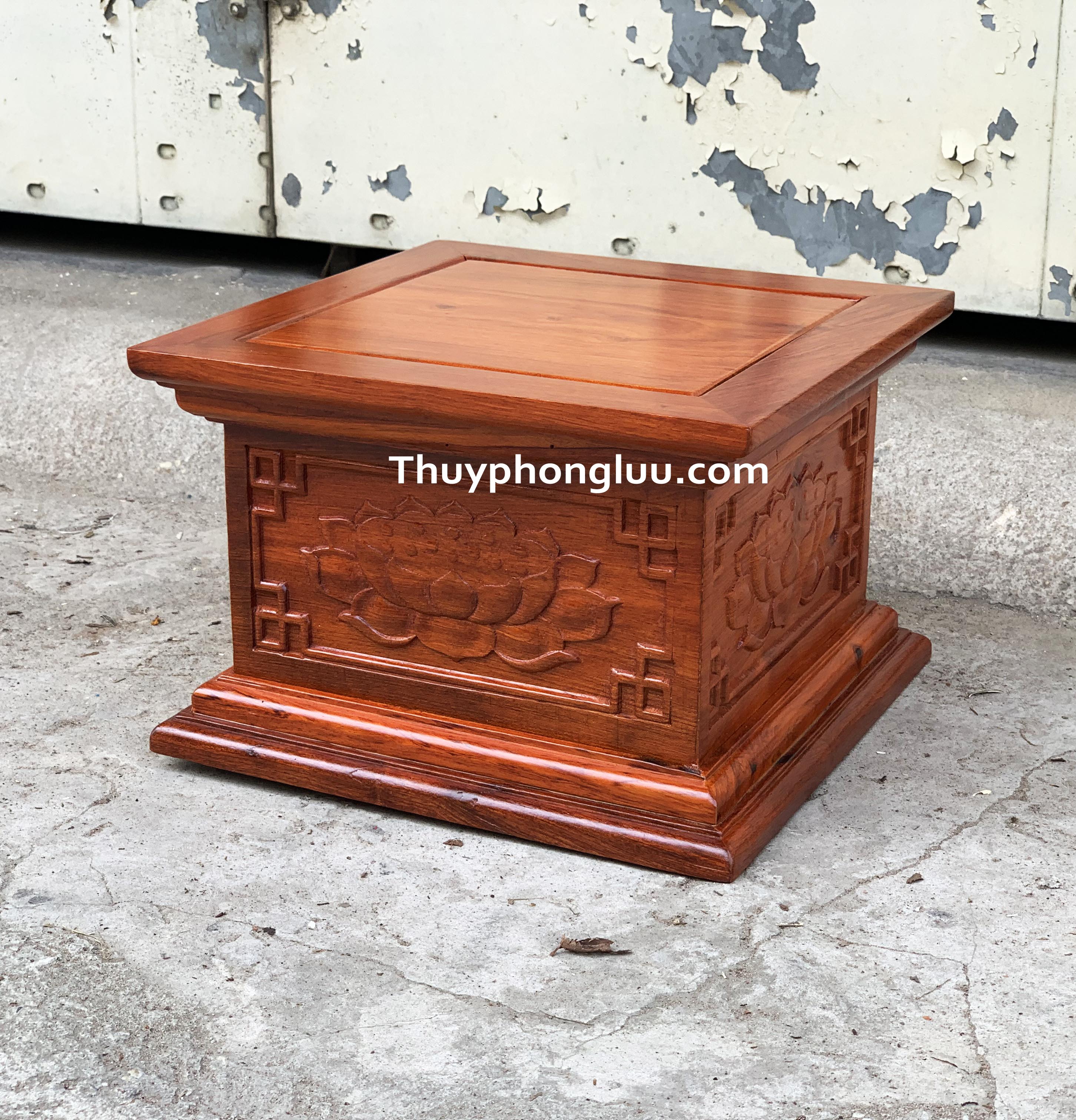 Đài vuông đôn đế trạm sen gỗ hương rát vàng cao 17cm mặt 20 25 30cm