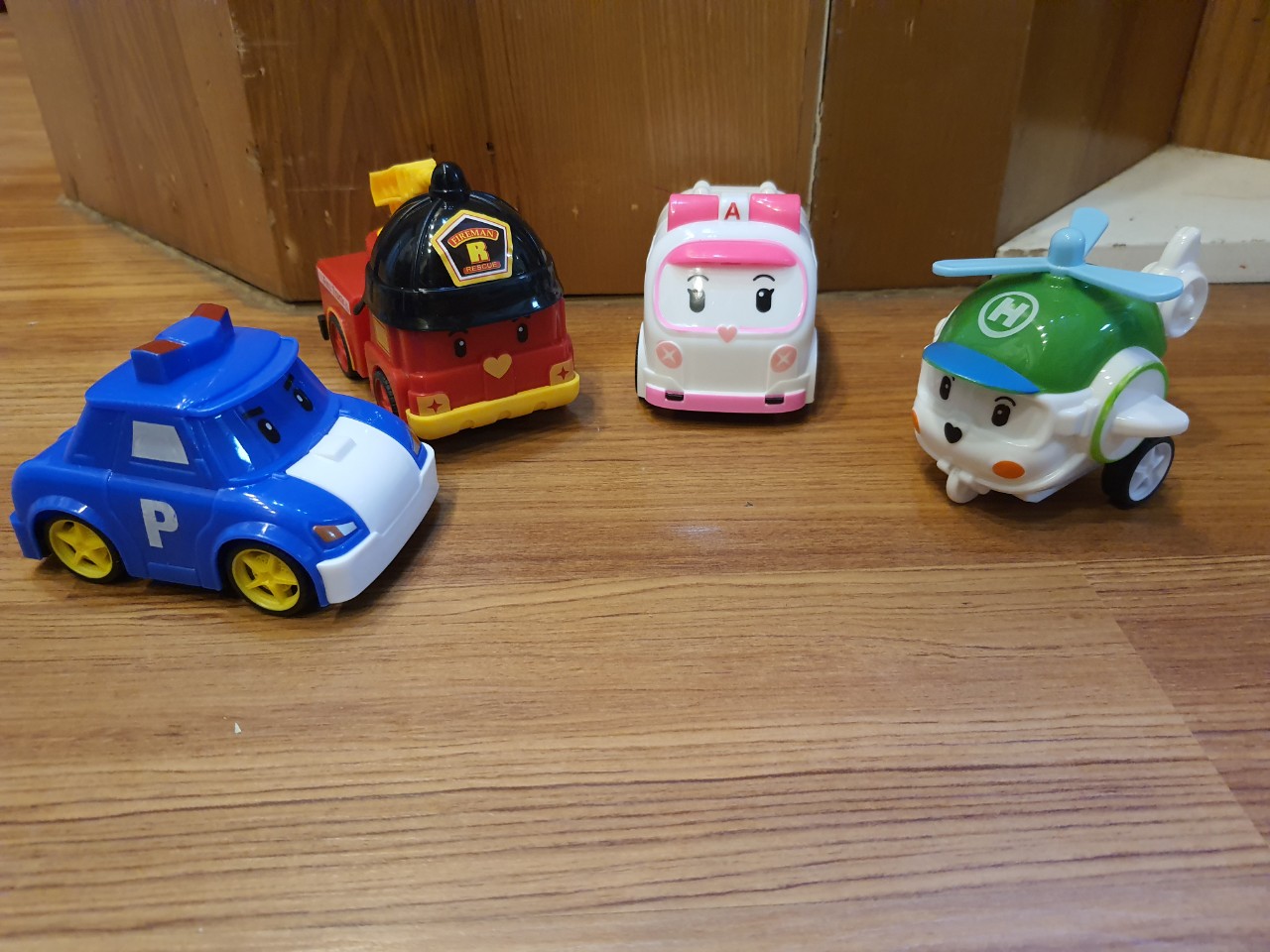 Đồ Chơi Biệt Đội 4 Xe Cứu Hộ POLI CAR