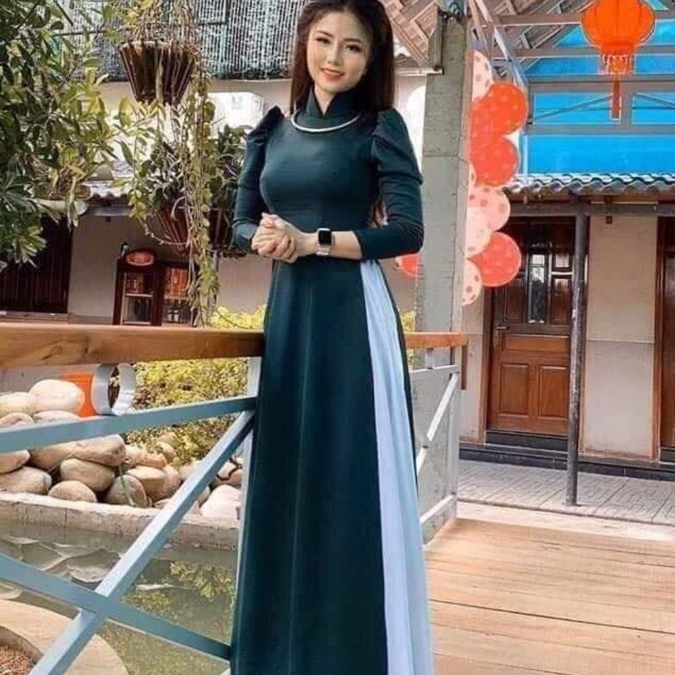 Áo dài tay bồng cổ cao.