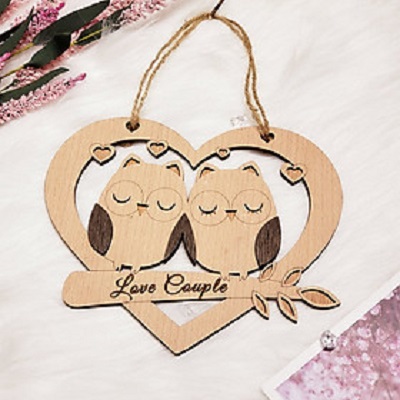 Bảng gỗ trang trí handmade 014 (love coupe