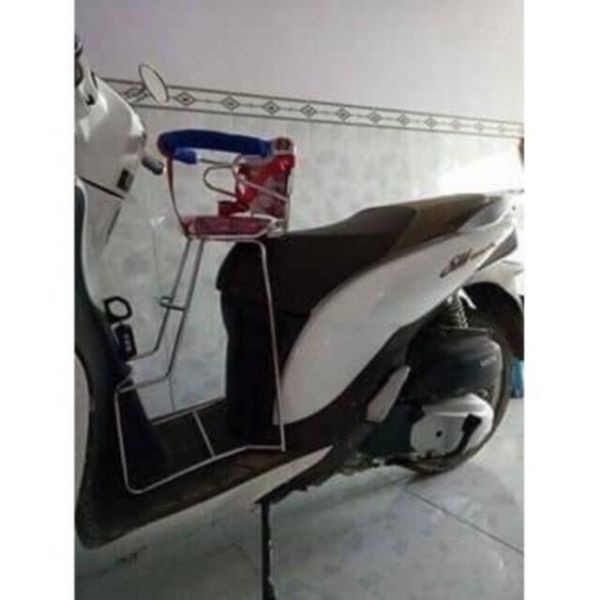 Ghế ngồi xe máy SH MODE có vòng bảo vệ cho bé ra ngoài