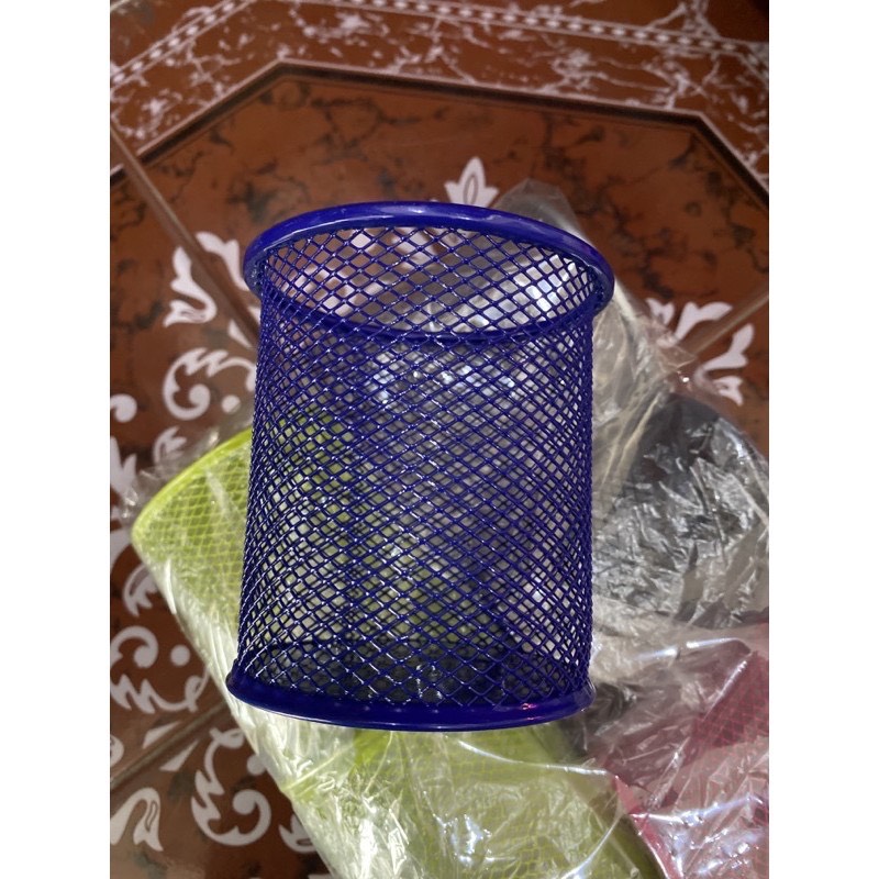 CẮM BÚT LON SẮT LƯỚI