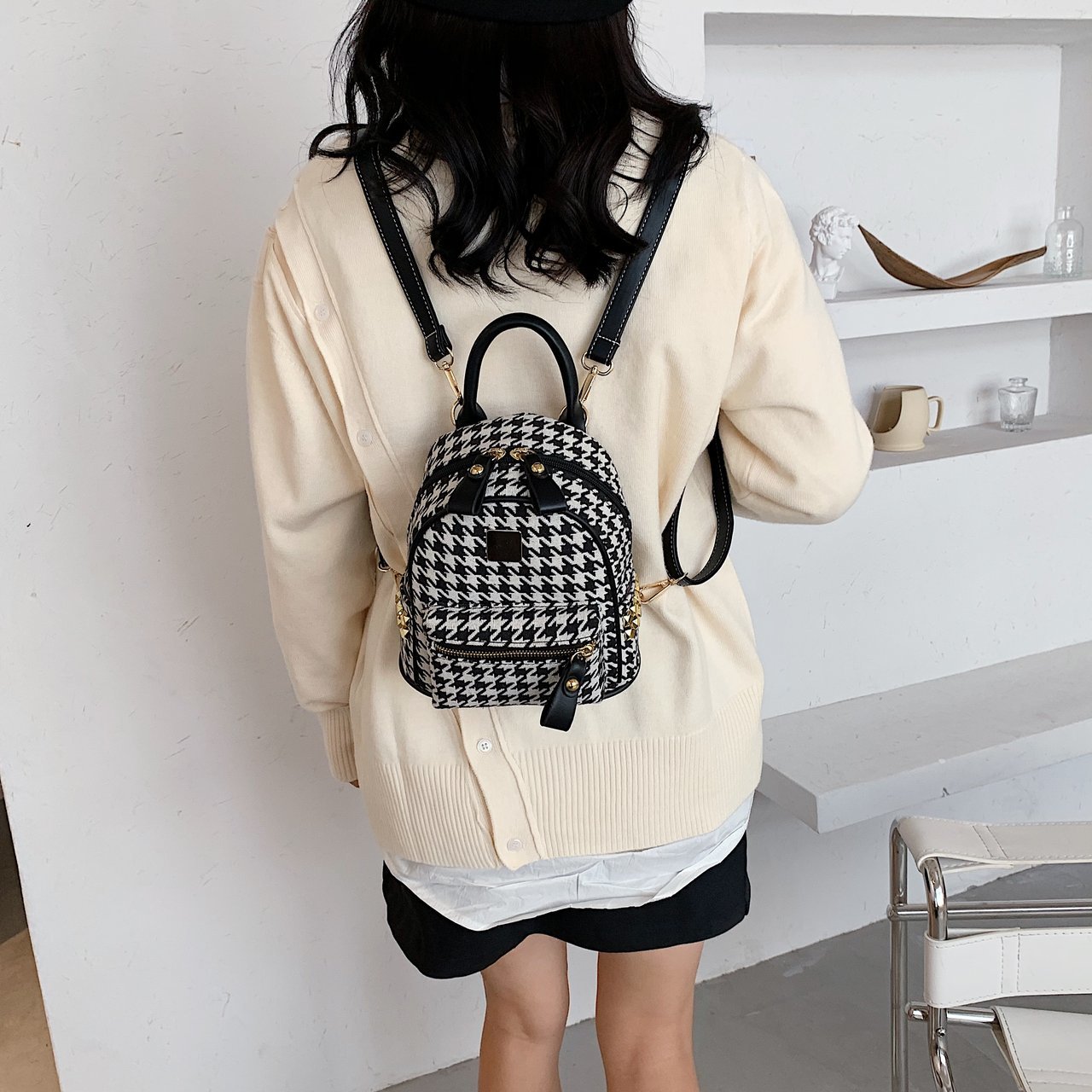 Balo mini kẻ thiết kế đinh tán thời trang - B108