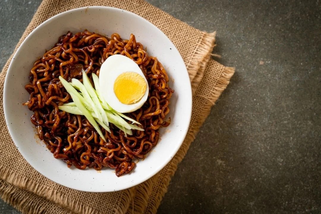 Mì tương đen cay Samyang (140g)