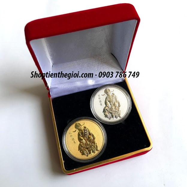 [HCM]Cặp Tiền Xu Vàng Bạc Hình Thần Tài Mang Lại Sung Túc Của Cải Cho Gia Chủ - Tặng Kèm Hộp Đựng Xu Bằng Nhung - TMT COLLECTION - ms291