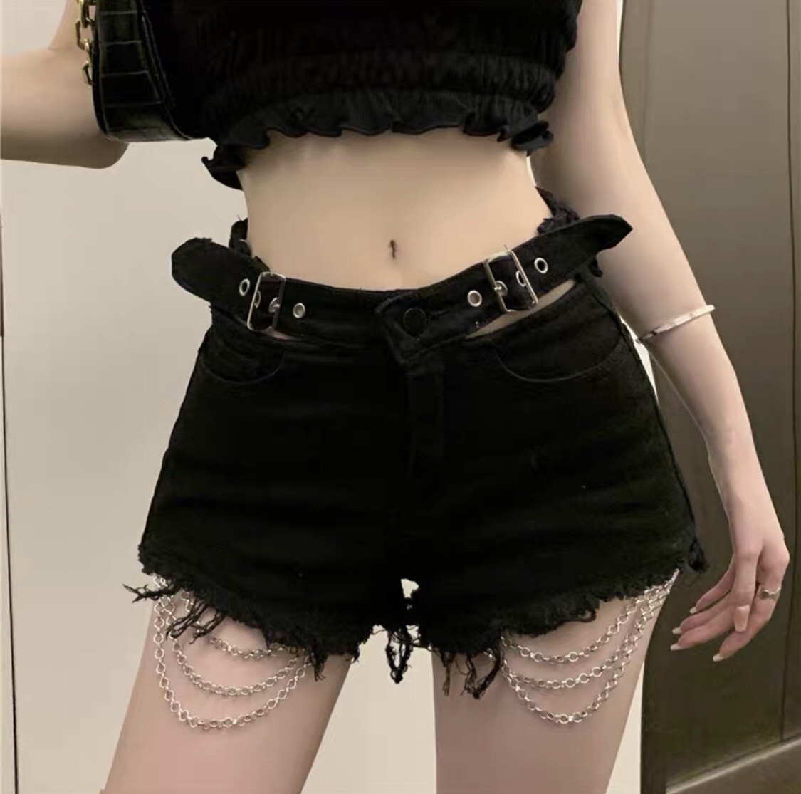 Quần shorts kaki phối 2 lưng dây xích cực cá tính , chất kaki dày dặn