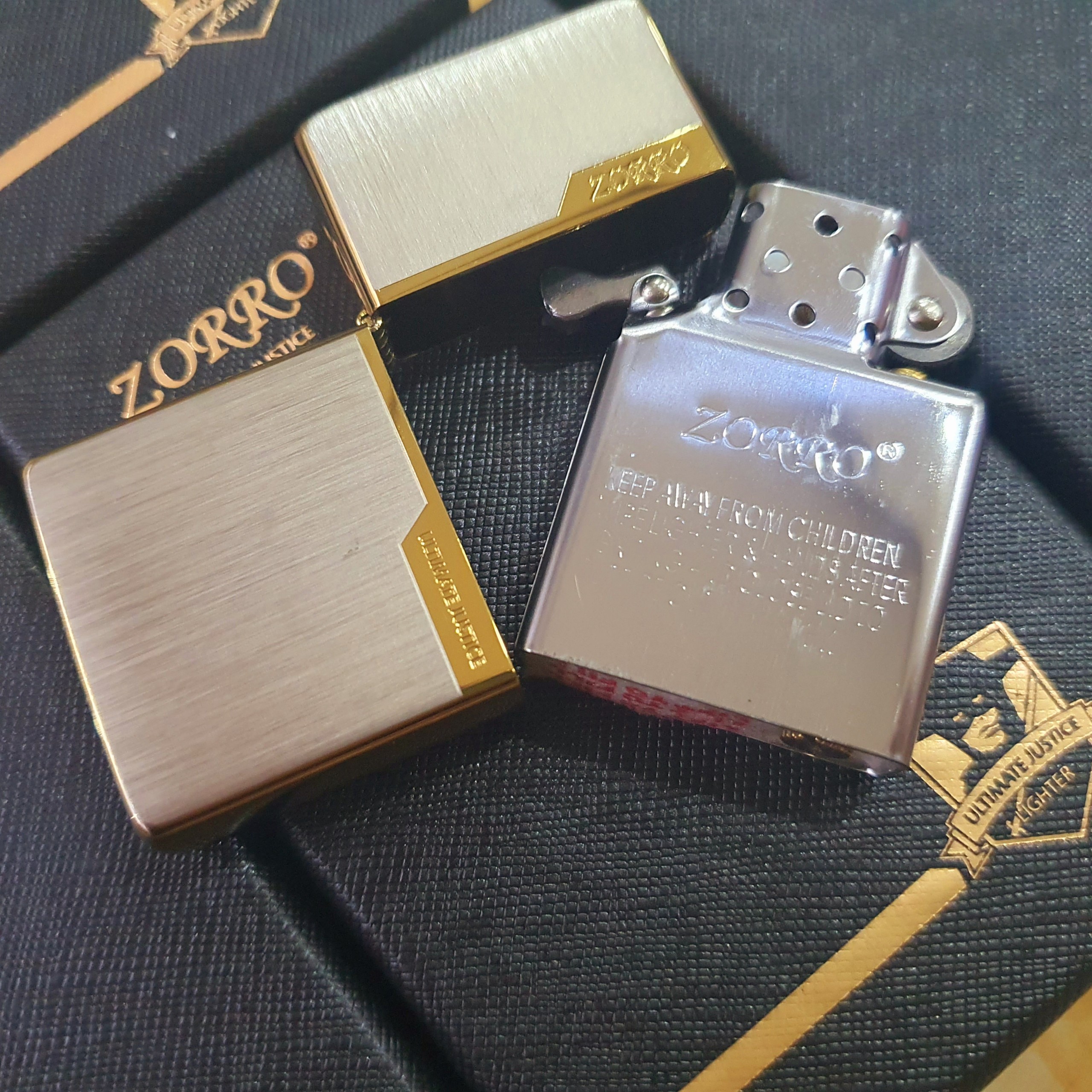 Bật lửa xăng đá zorro cao cấp 2 mộc đáy viền vàng ( Mã SP Z91328 ) (Không Xăng)