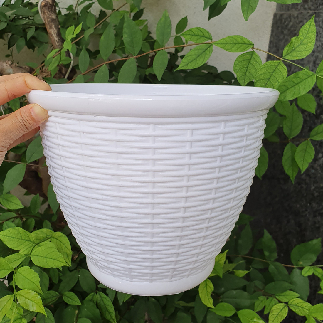 Bộ 4 chậu mây đan vành 26x20cm màu trắng trồng hoa nhựa dày