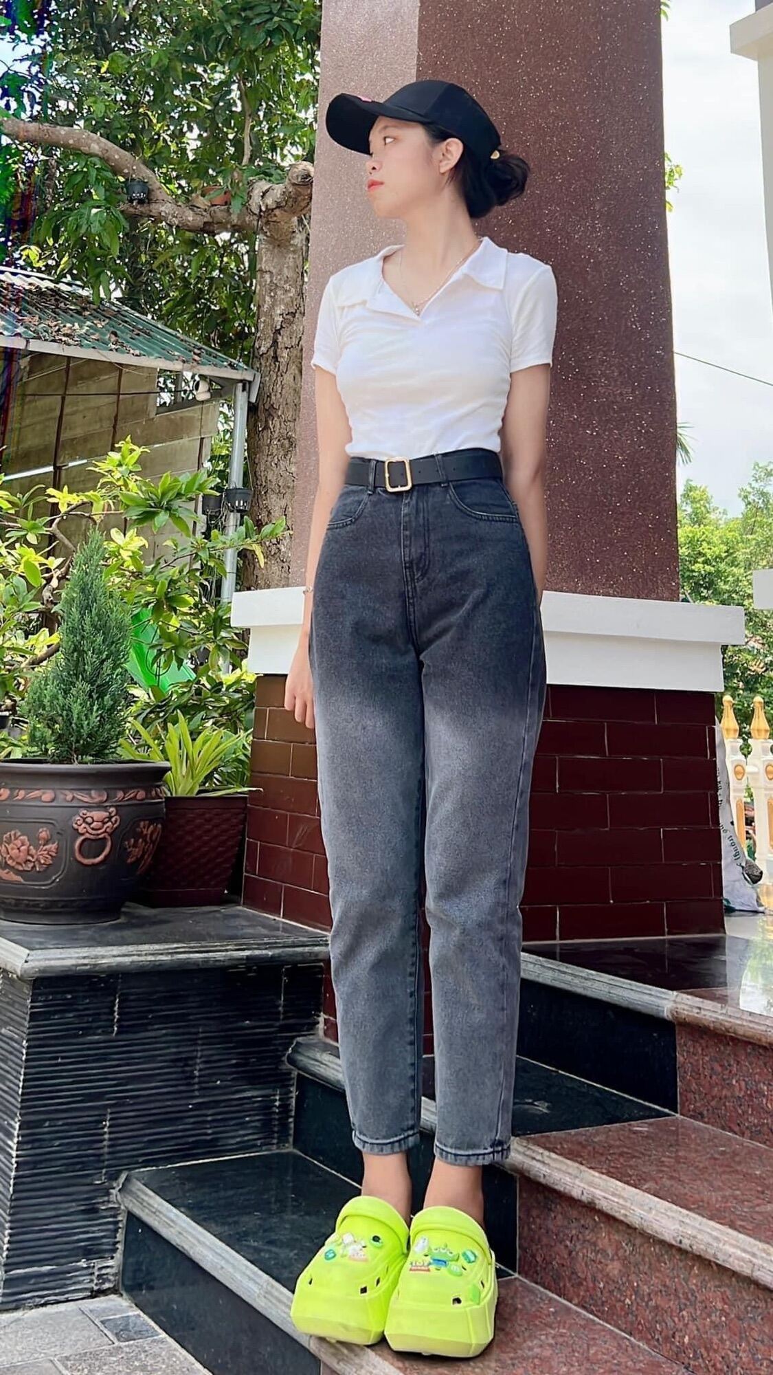 Set baggy jeans loan màu xám + croptop petter trắng
