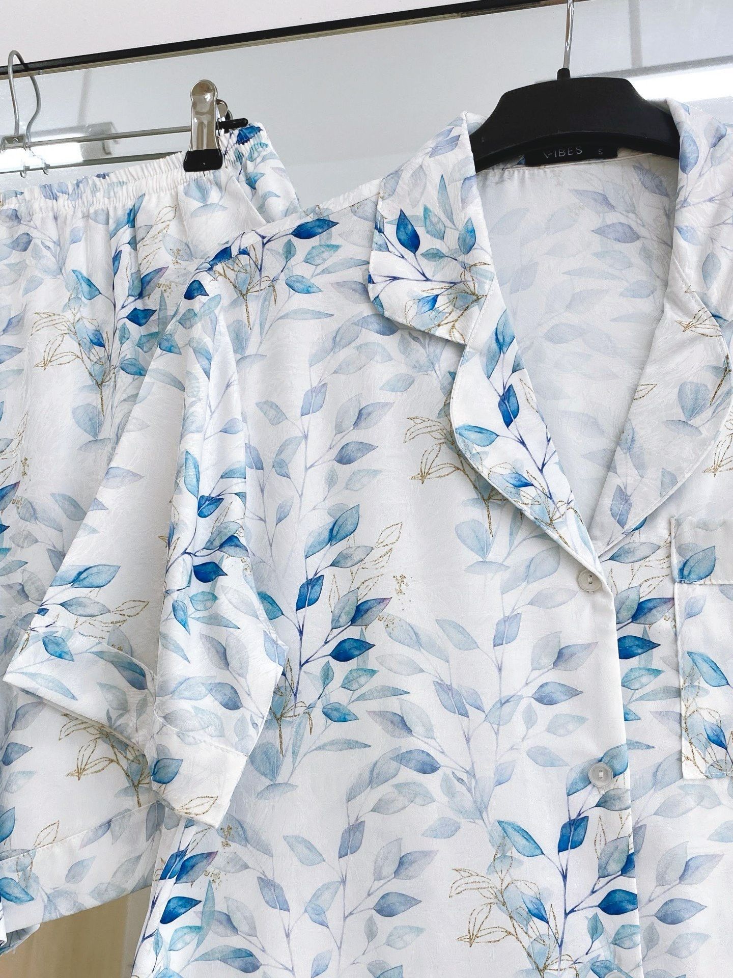 VIBES Pijama ngắn Lụa latin cao cấp họa tiết hoa nhí Florine Py Set