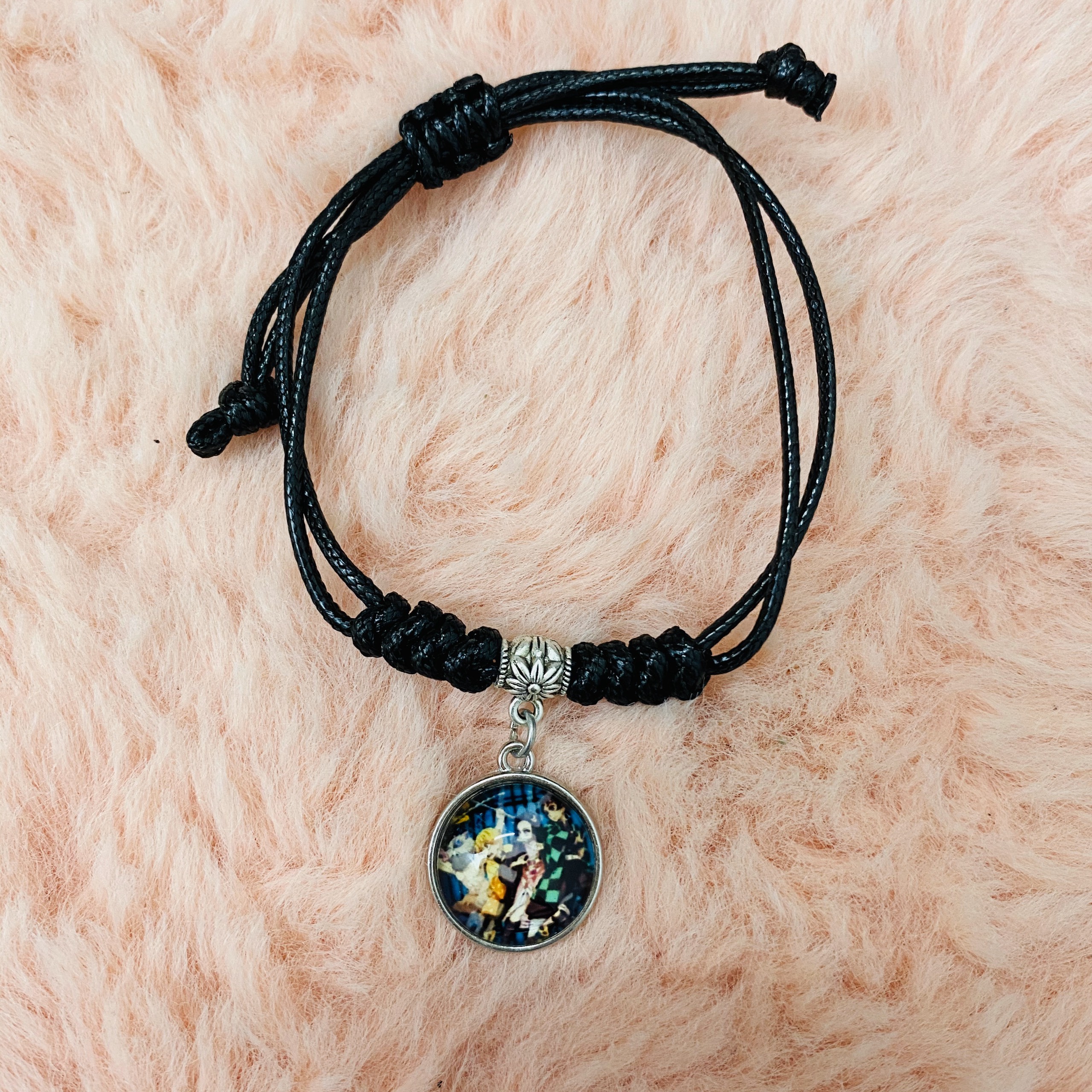 (1 chiếc) Vòng tay Kimetsu no Yaiba Thanh Gươm Diệt Quỷ lắc tay dây đen in hình anime