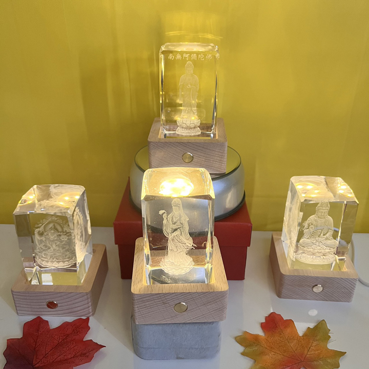 Tượng Phật 3d bằng pha lê đế gỗ có đèn led - T0342