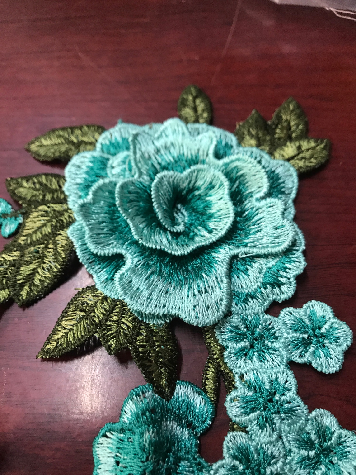 2 bông Hoa thêu cánh nổi 3D mã H307