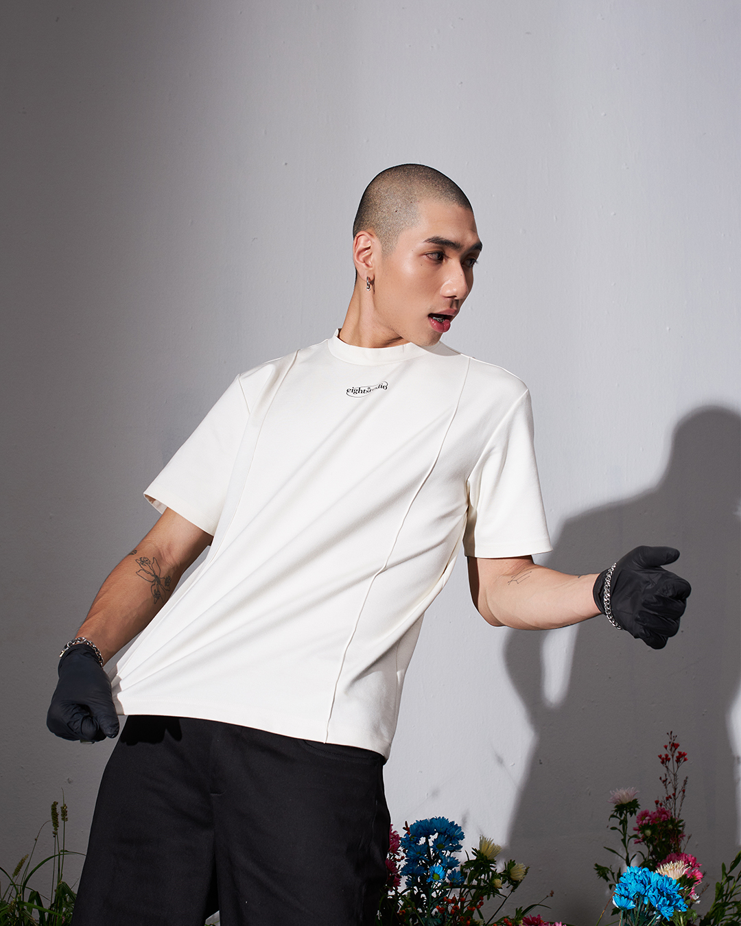 Basic Logo Tee - Áo Thun Unisex Tay Ngắn Màu Trắng/Đen Thun Poly Ít Nhăn Eight Studio