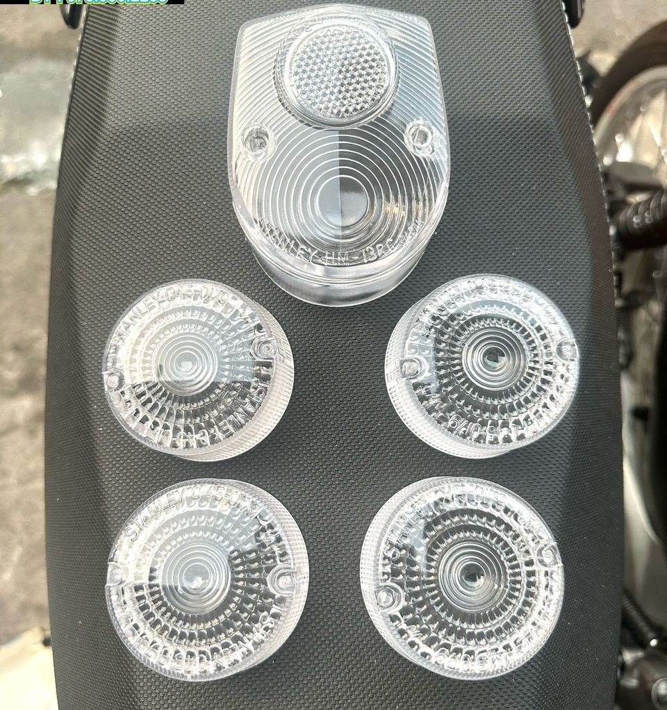 BỘ CHỤP XI NHAN + ĐÈN HẬU XE CUB 81( XE NHẬT ) MÀU TRẮNG