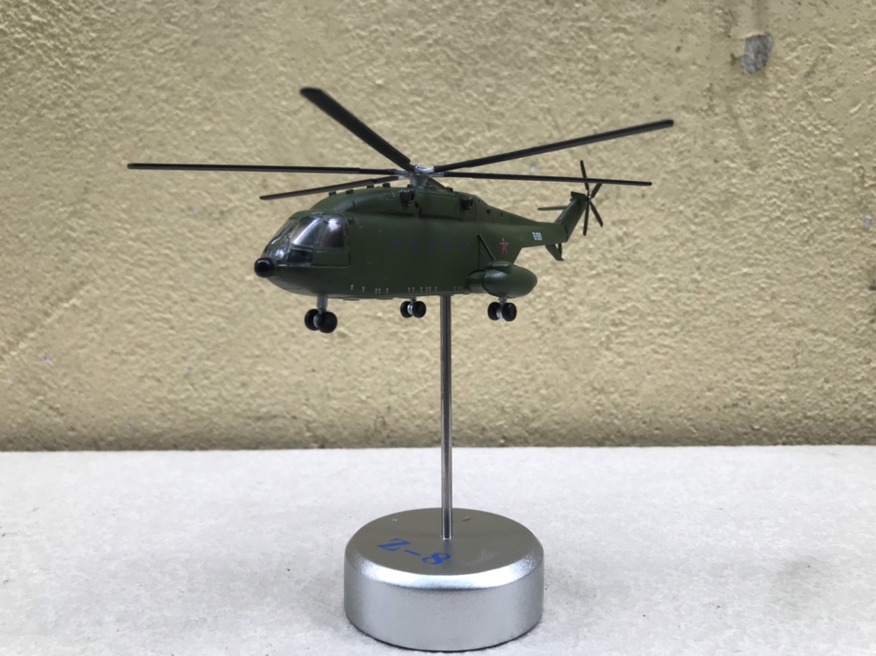 Mô hình máy bay Trực Thăng Z-8 1:144