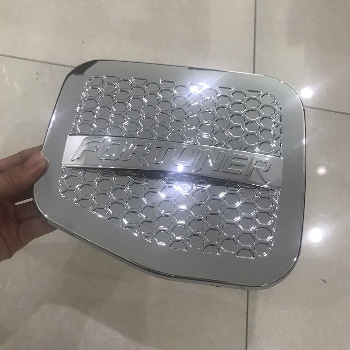 Ốp nắp xăng mạ Cao Cấp xe Toyota Fortuner từ đời 2007 đến đời 2015