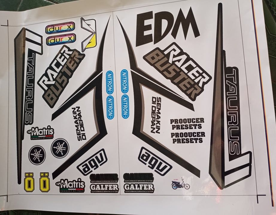 Tem rời taurus đen xe trắng EDM