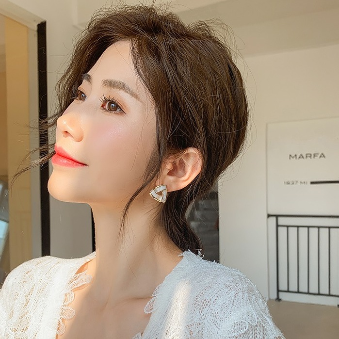 [HCM]Bông tai tam giác xoắn viền vàng đồng nữ tính - BT186