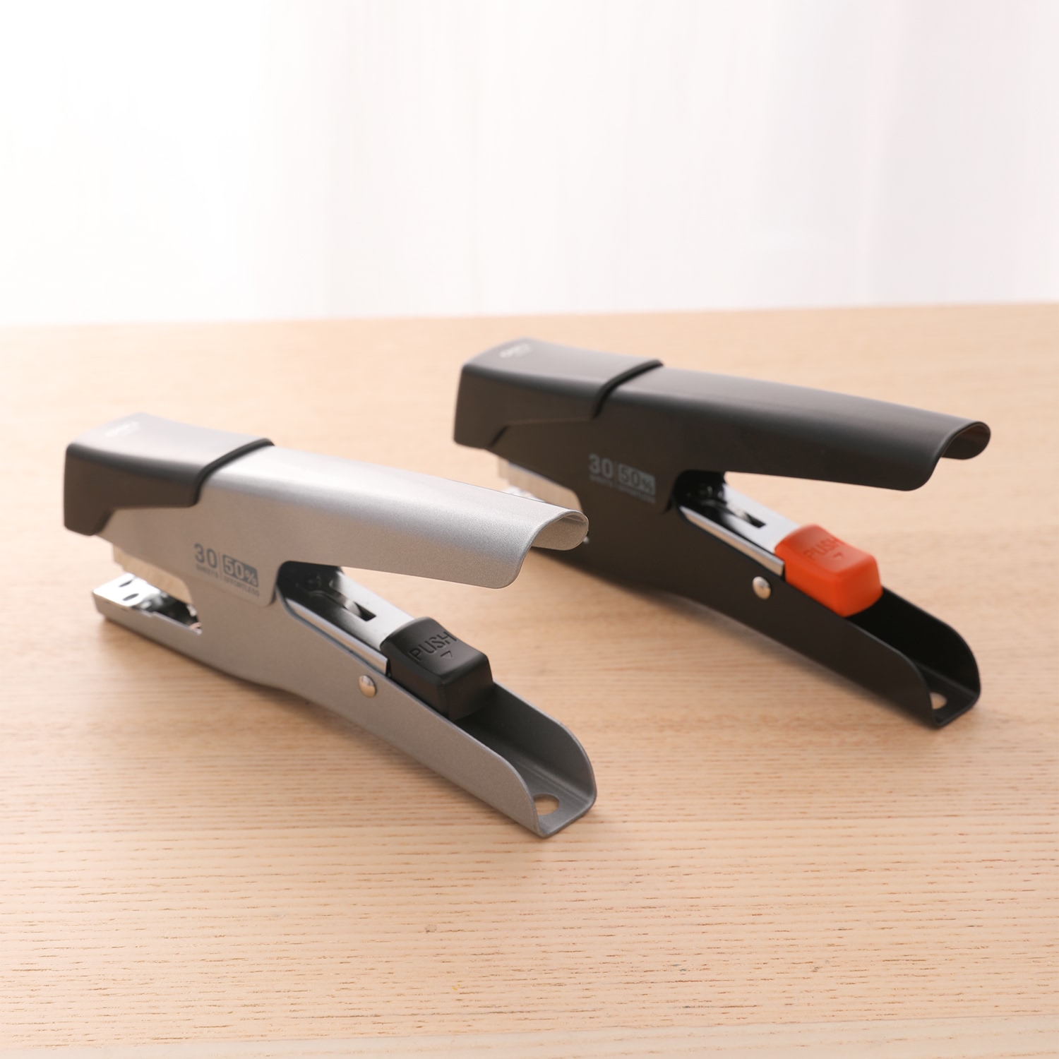 Dập ghim trợ lực Deli - Ghi/Đen 30 tờ - 1 chiếc - E0358 . . . .