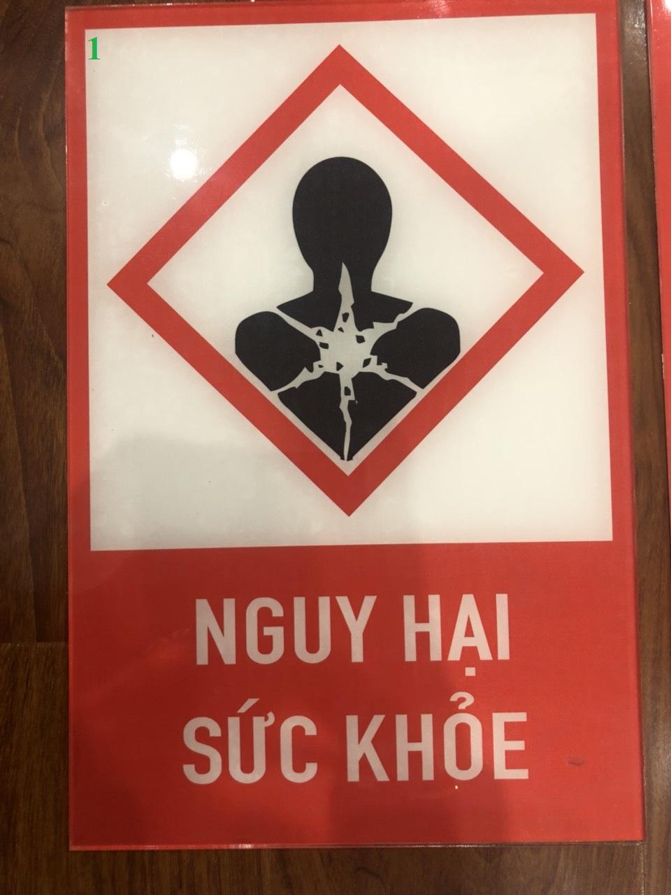 Bảng cảnh báo hóa chất độc hại- Chất liệu mica dày 3 li dán decal- Kích thước 20x30cm