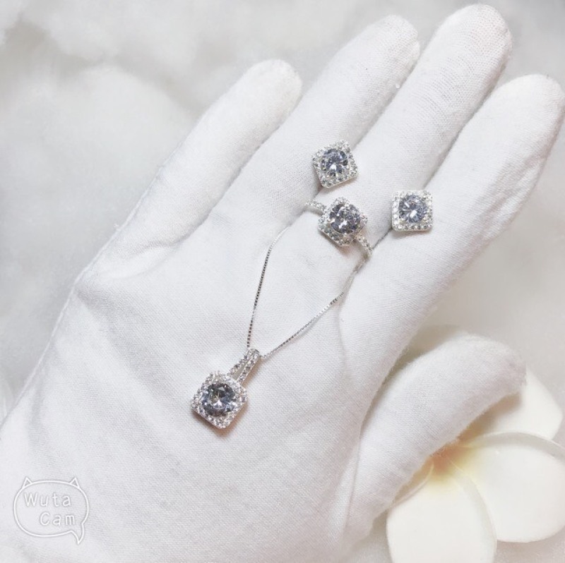 Bộ trang sức bạc 925 trẻ trung, chất liệu cao cấp, các họa tiết sắc sảo, thiết kế đa dạng phong phú, mẫu mã mới bắt kịp xu hướng