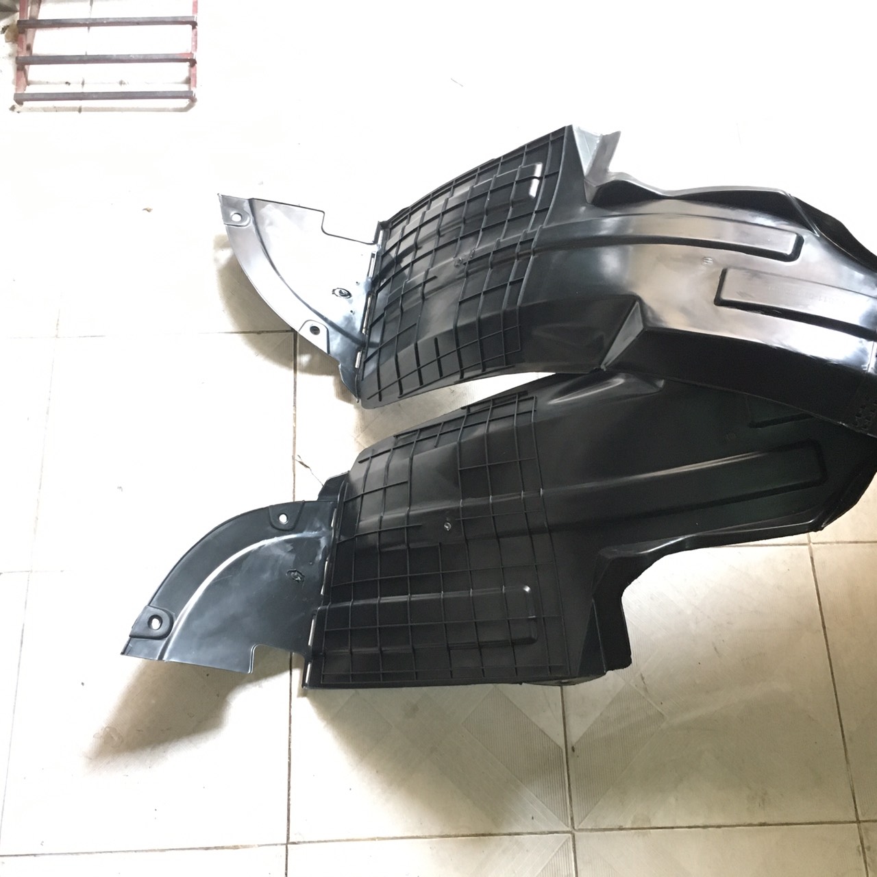 CHẮN BÙN LÒNG DÈ XE KIA MORNING