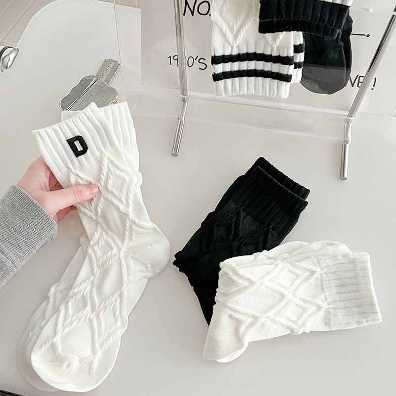 Set 5 Đôi Tất Nữ Cổ Cao Gân Kẻ Phong Cách Vitage tt24