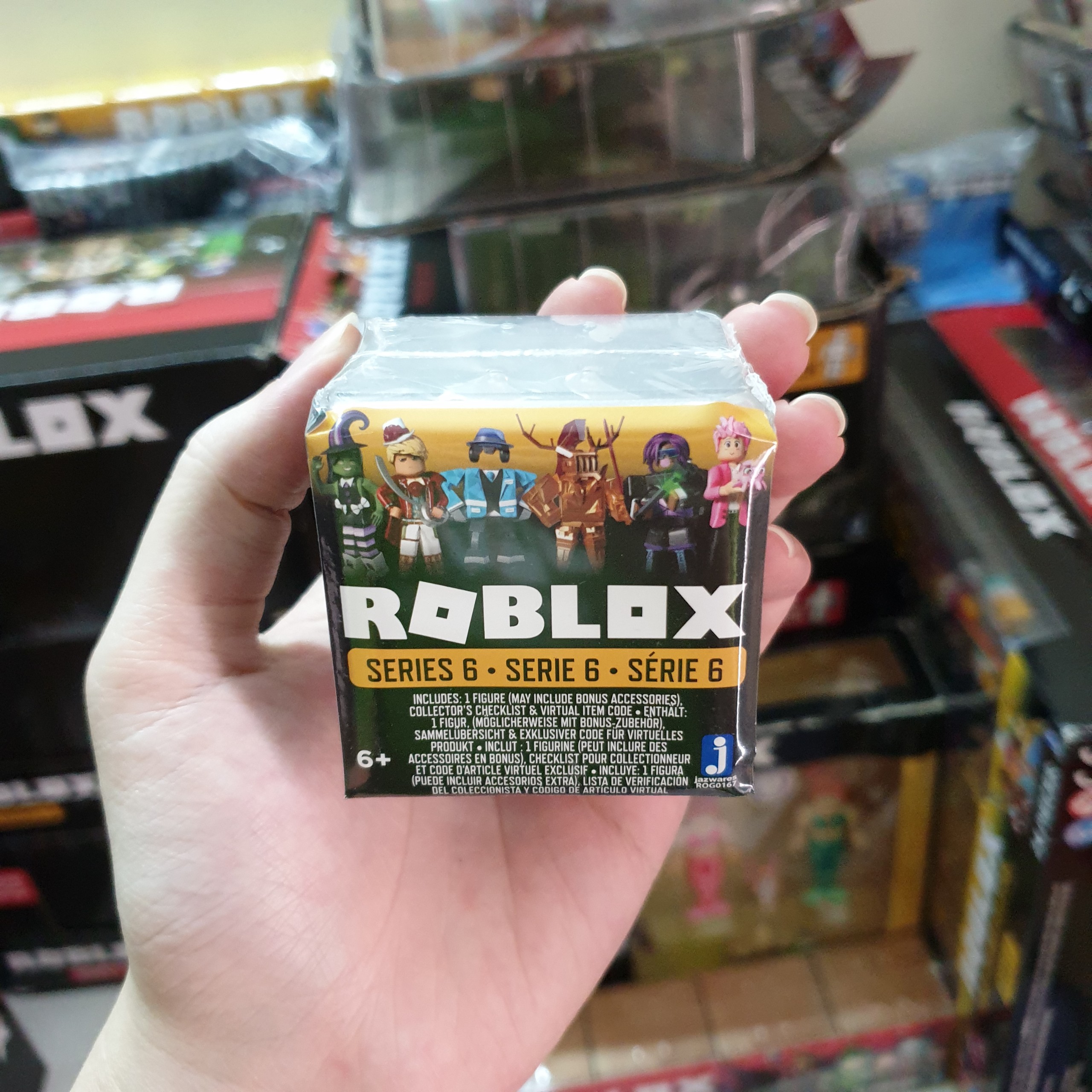 Roblox Toys Series 6 Trắng (Có code)