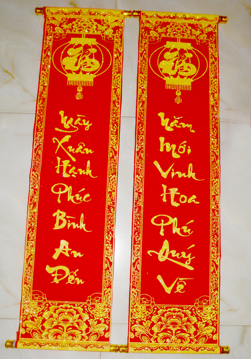 Cặp liễn nhung câu đối đỏ trang trí-Ngày xuân hạnh phúc bình an đến-khổ 30x106cm