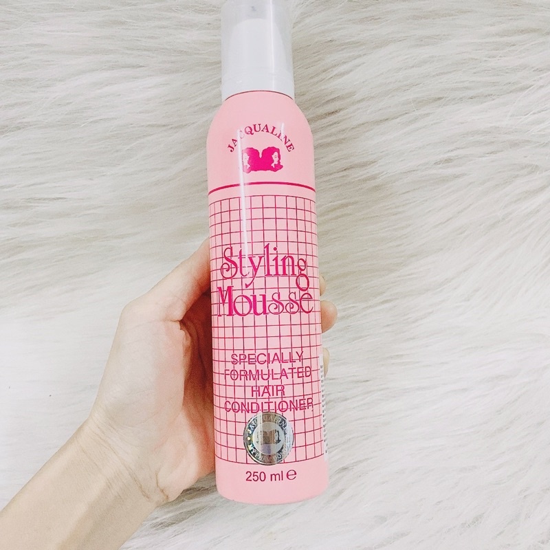 Mút Mousse Chải Tóc Jacqualine styling mousse 250ml