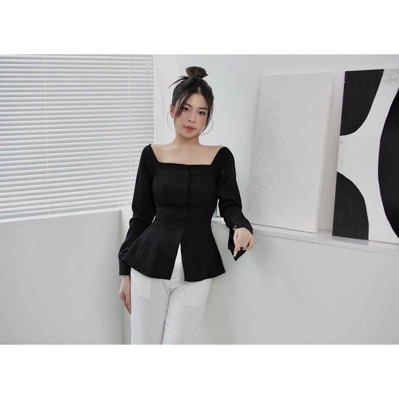 Lyn Top - Áo cổ vuông nút bọc CEEME
