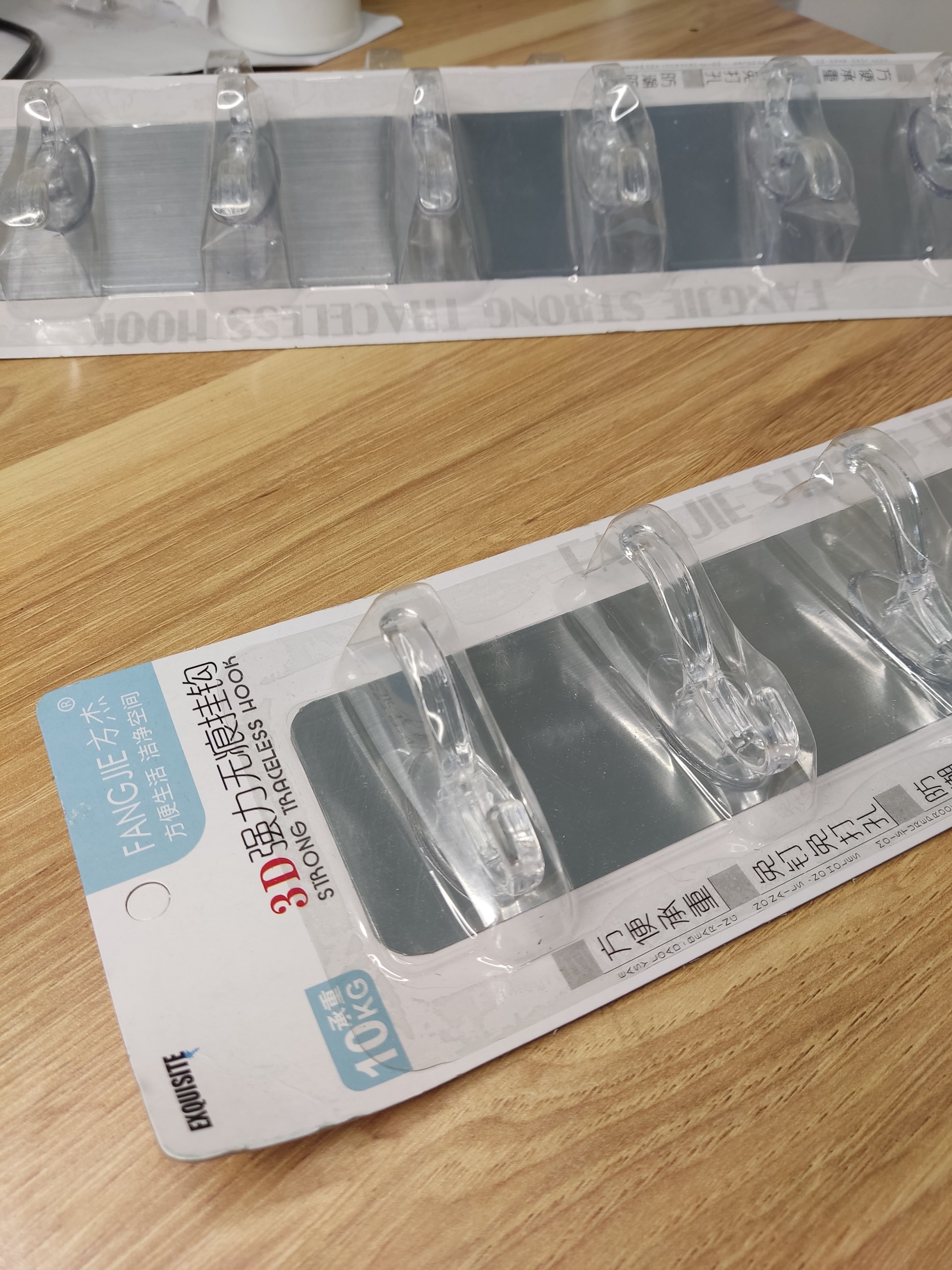 Thanh Treo Đồ Dán Tường 6 Móc Trong Suốt Siêu Dính, Dùng treo quần áo tiện lợi, Phù hợp dán trong nhà bếp, phòng tắm, buồng ngủ...