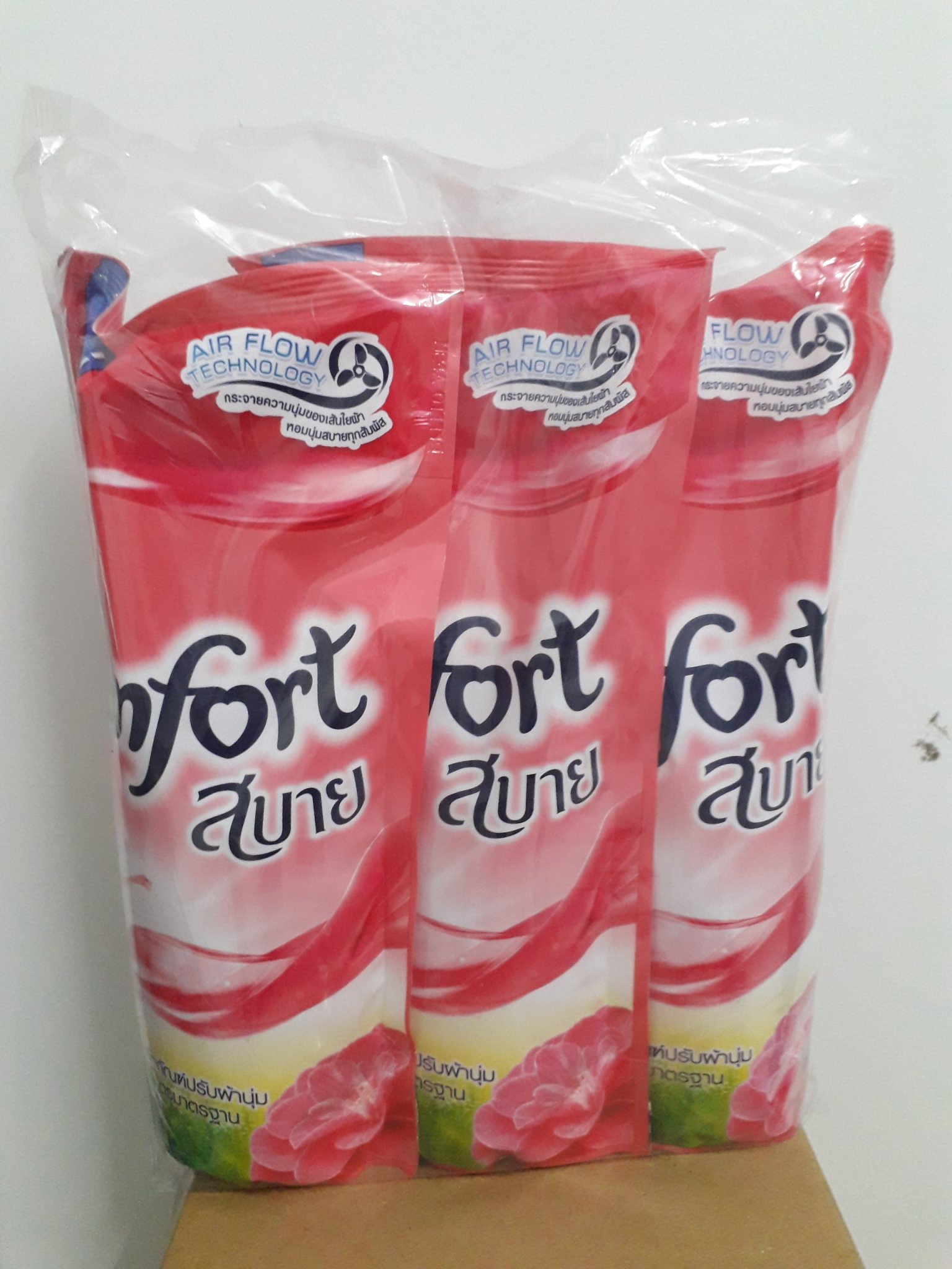 [HCM]Nước xả quần áo Comfort Thái 580ml