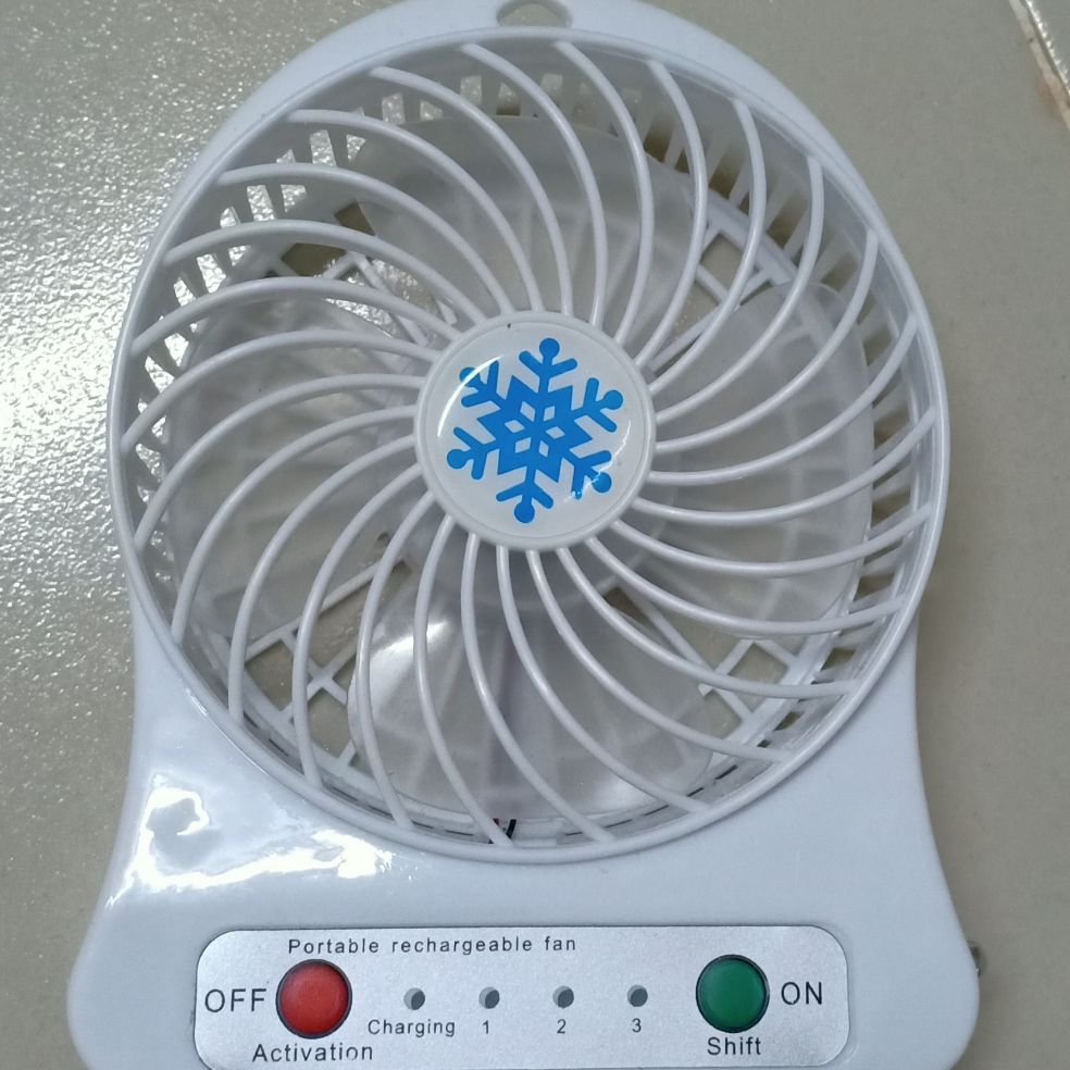 Quạt mini kèm pin