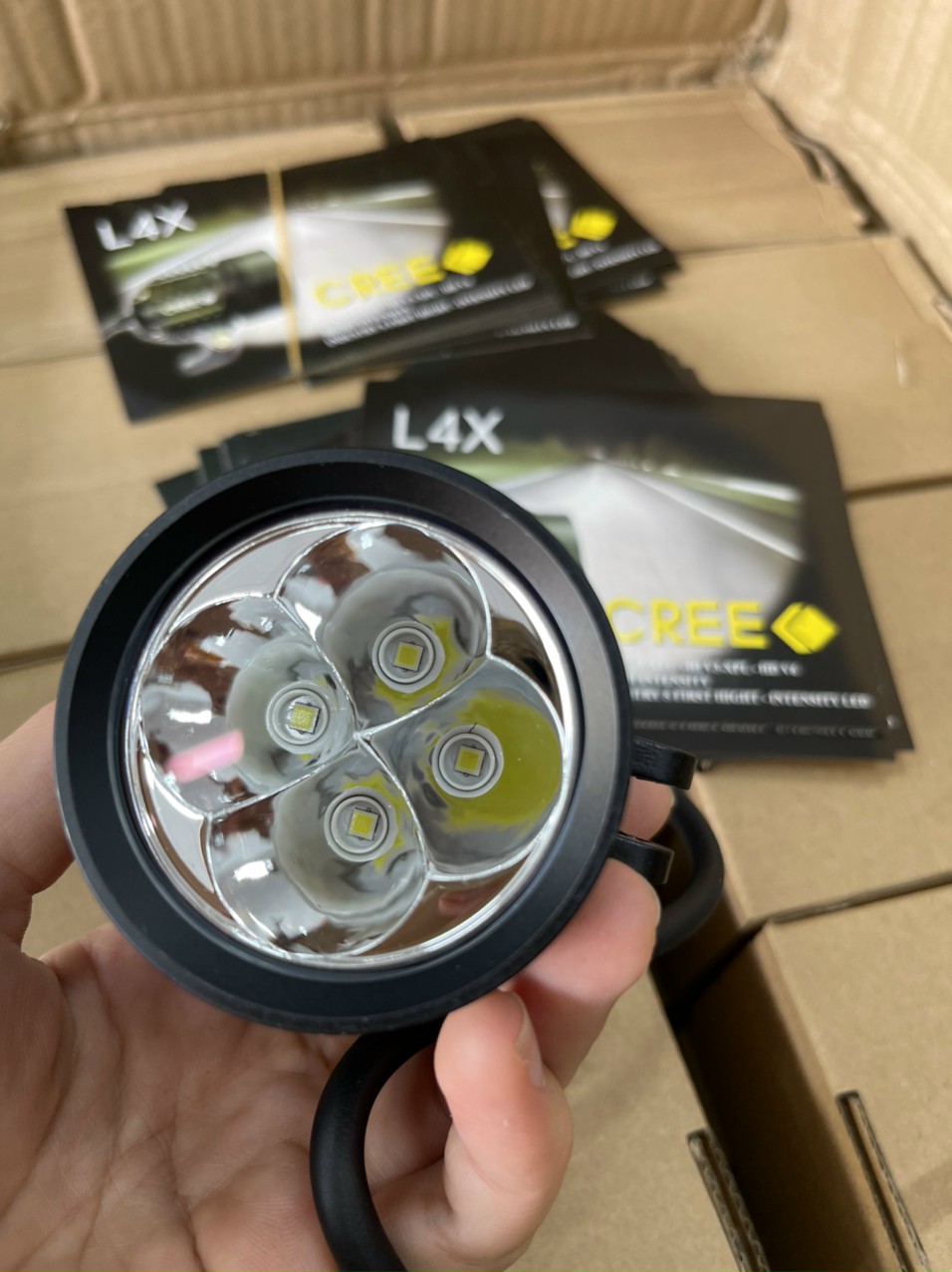 ĐÈN TRỢ SÁNG L4X KÍNH TÍM CHIP LED XPL SIÊU SÁNG