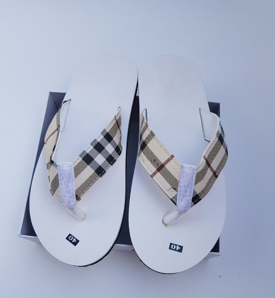 Dép cặp nam nữ ( đế trắng quai sọc vàng ) size 35 đến 44