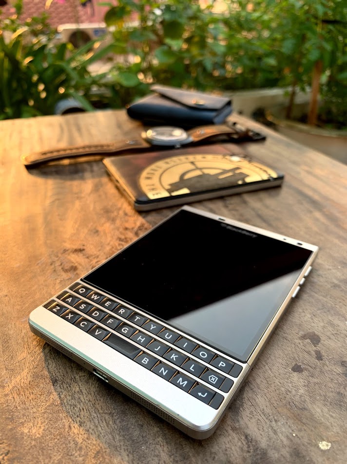 Blackberry Passport Silver Edition fullbox 90%-99%