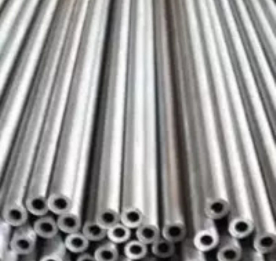 Thanh thép trắng phi 12 lỗ 6ly4
