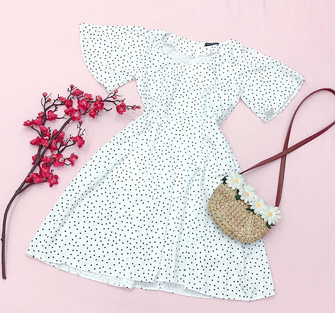 Đầm bi rối trắng